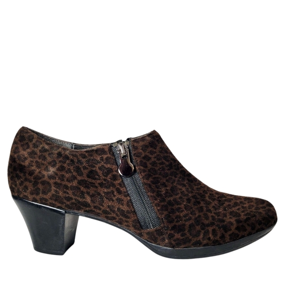 Munro Women's Taylor Suede Animal Print Block Heel Ankle Boots size 8W - Picture 1 of 10